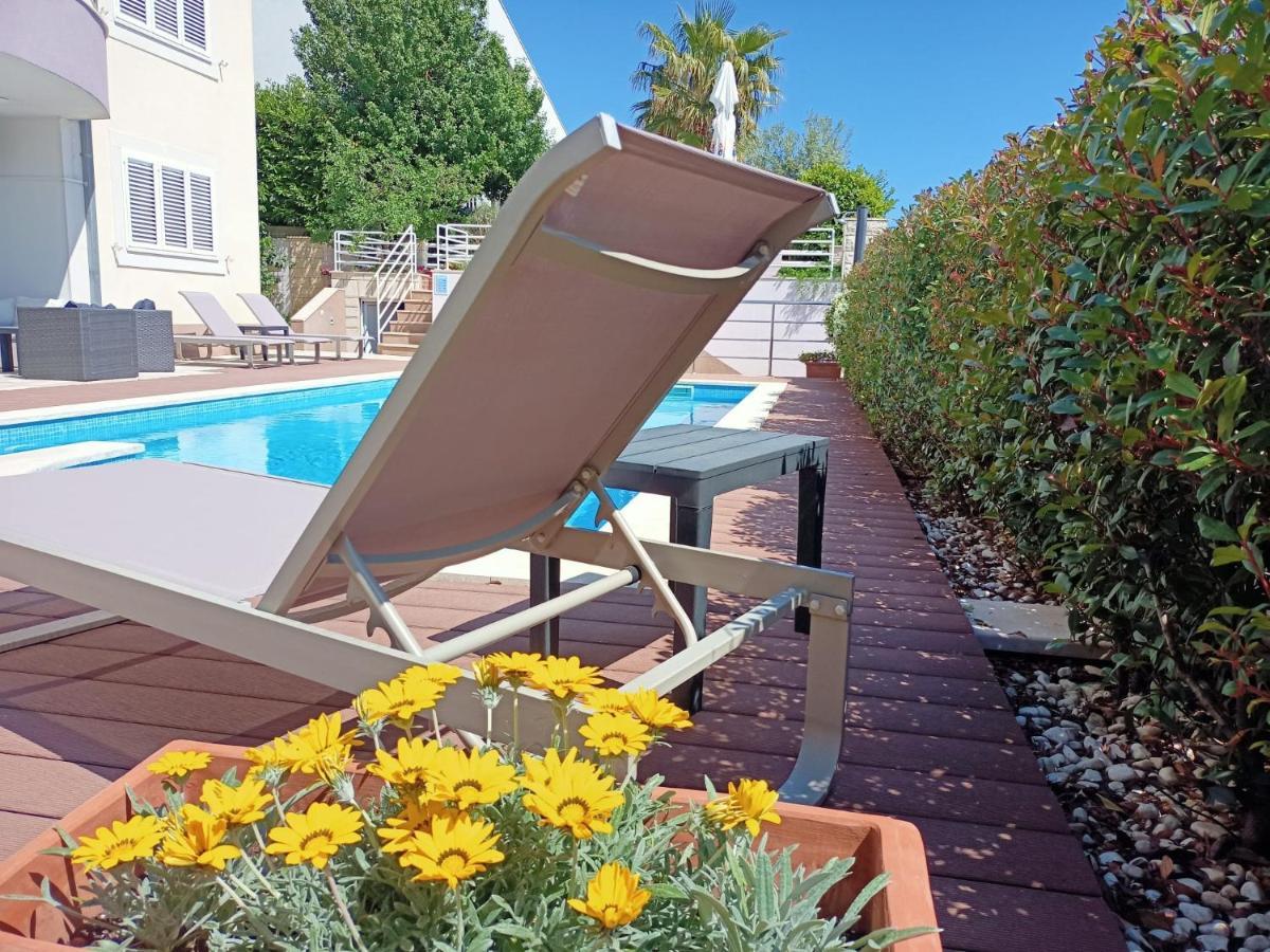 Blue Apartment With Shared Pool Split Exterior foto